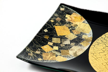 Facing Moons – Square Plate with Genuine Gold Crackle-Leaf – Black,15cm
