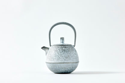 Nambu Ironware Egg Teapot Small – Snow