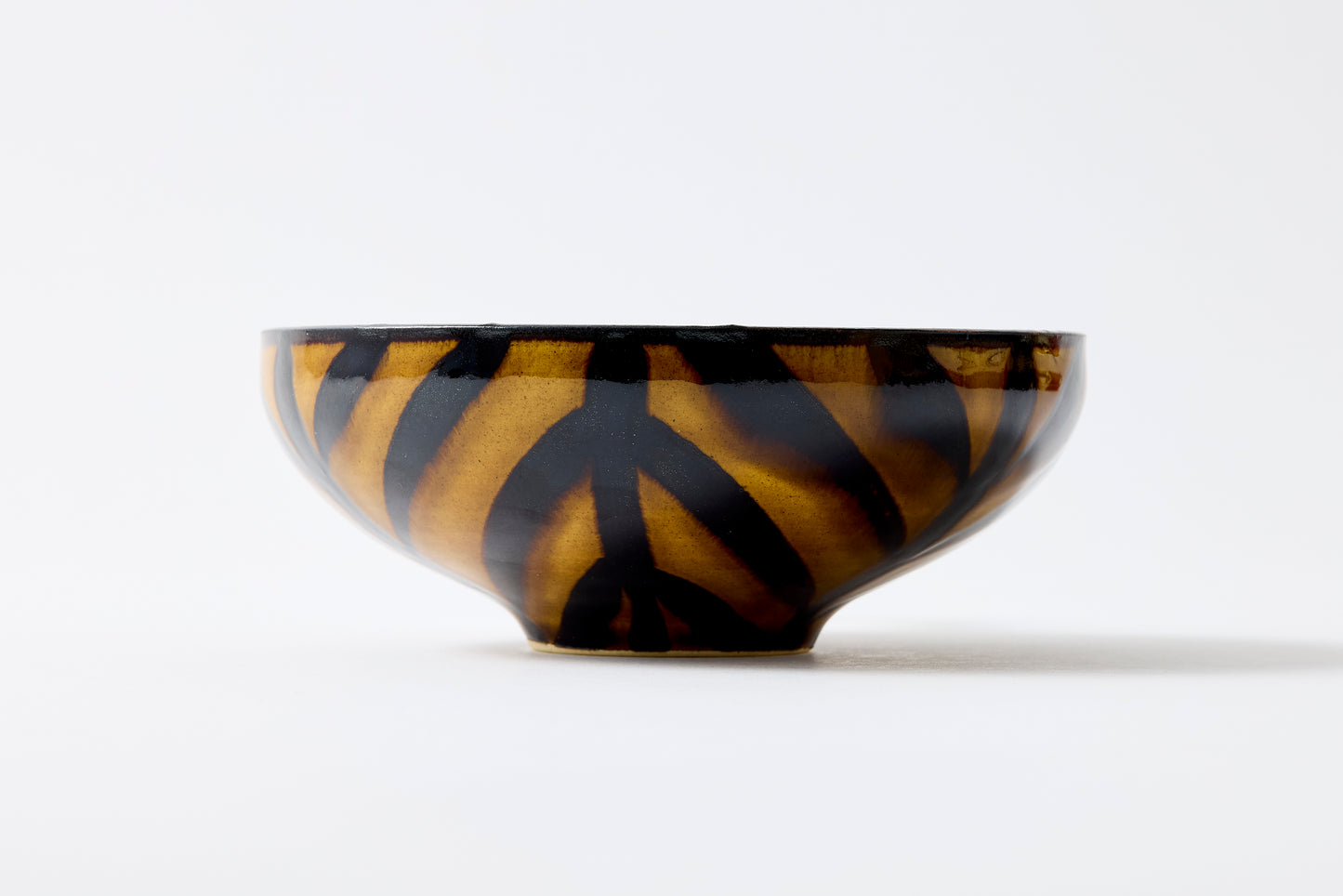 FD Arrow Feather Motif Amber Glaze Round Flat Bowl Hasami Porcelain