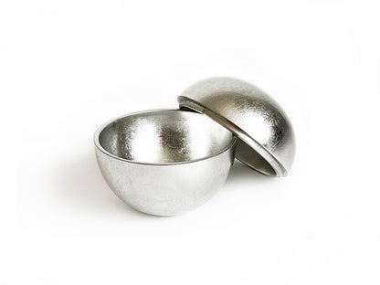 globe / silver leaf