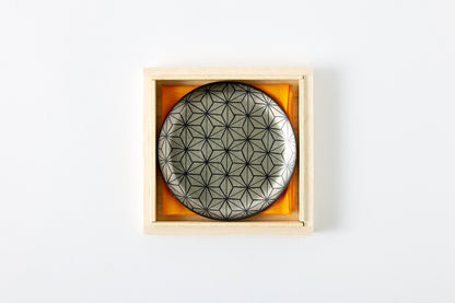 Small Plate – Hemp Leaf Pattern / Silver White