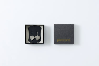 HAKUCESSORY Earrings Love Luck Platinum