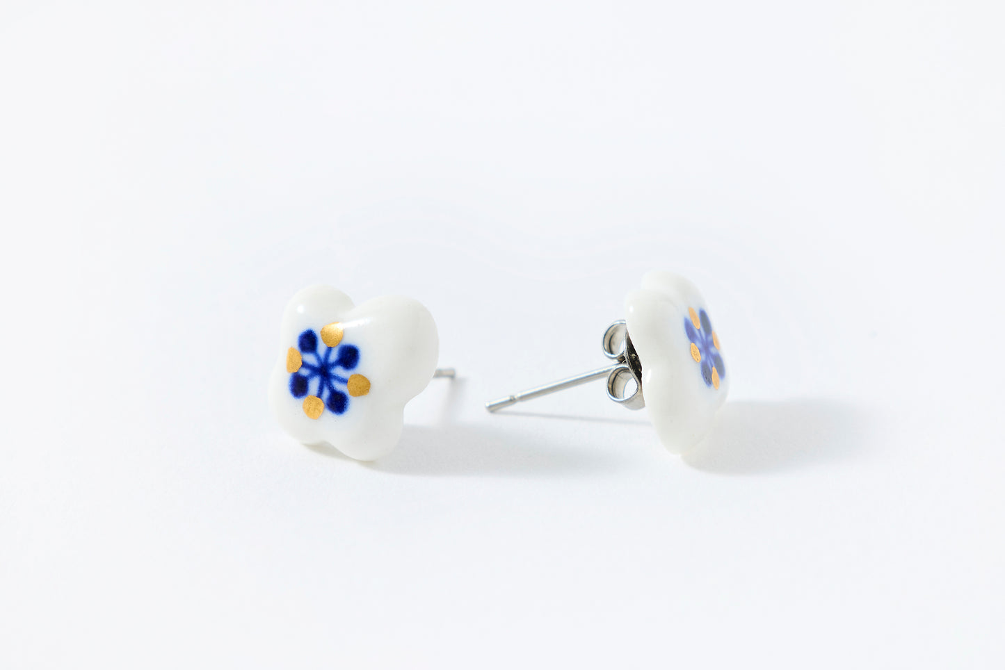 Watagumo Snowflake Small Earrings