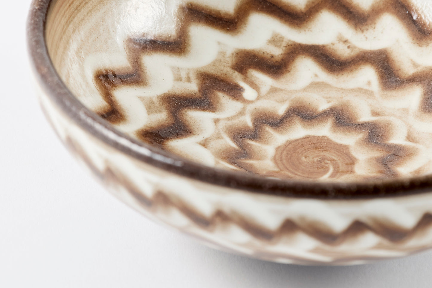 FD White Glaze Ripple Round Flat Bowl Hasami Porcelain