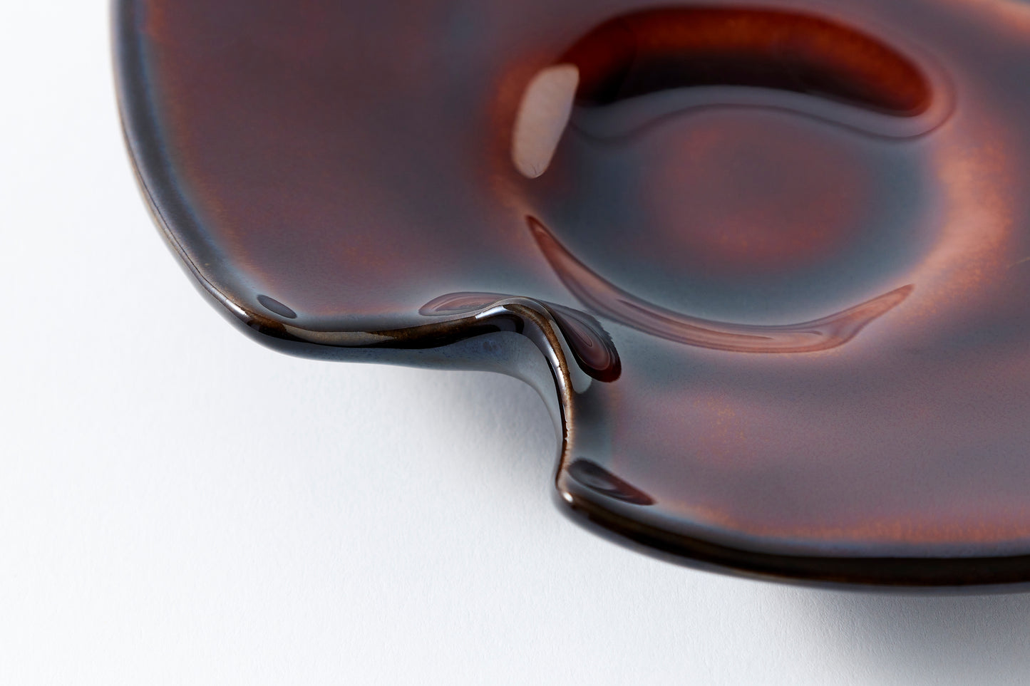Shizuru Cold Sake Server Lacquer Brown