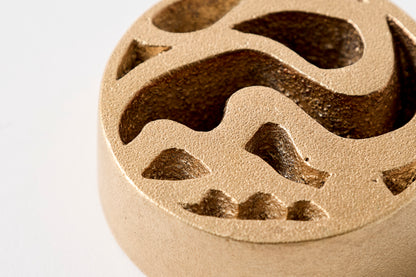 Pin-less Flower Frog ® / the water