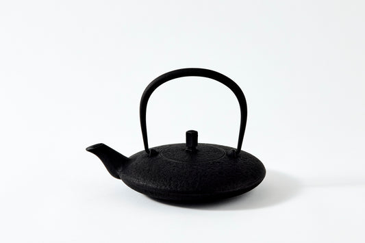 Nanbu Ironware Moon Teapot – Pure Black
