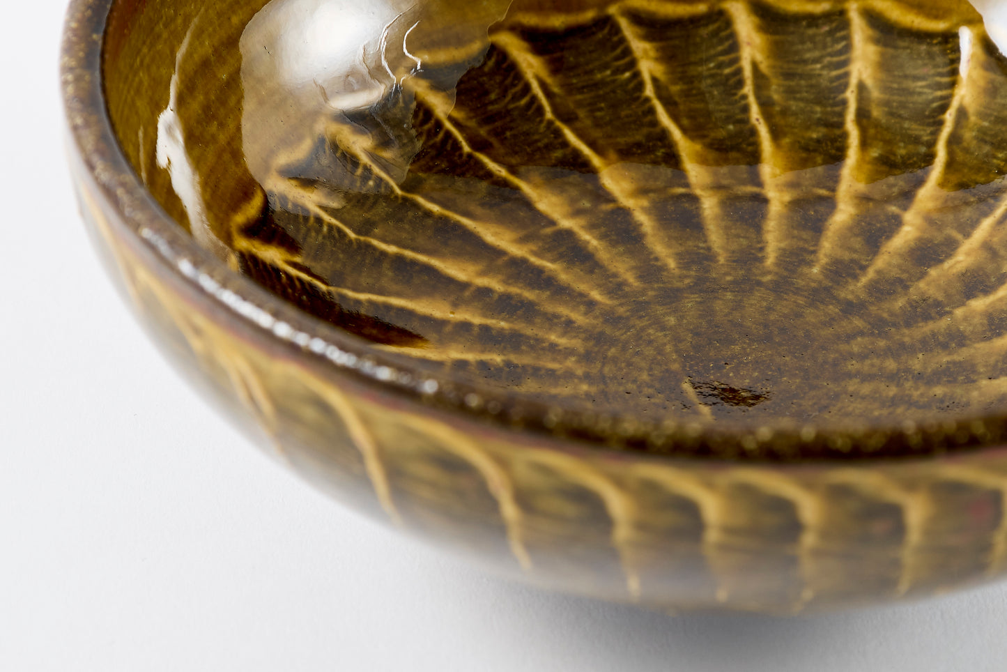 FD Amber Glaze Brush Stroke Round Flat Bowl Hasami Porcelain