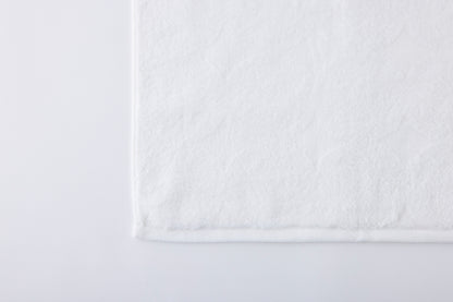 menca mature – Bath Towel