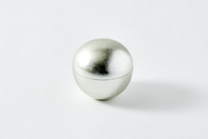globe / silver leaf