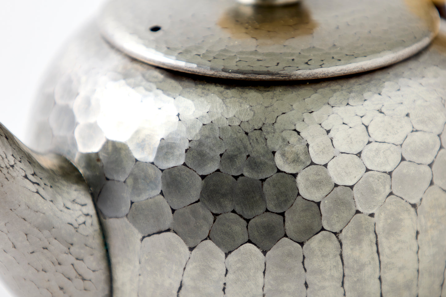 Teapot – Python / Silver White