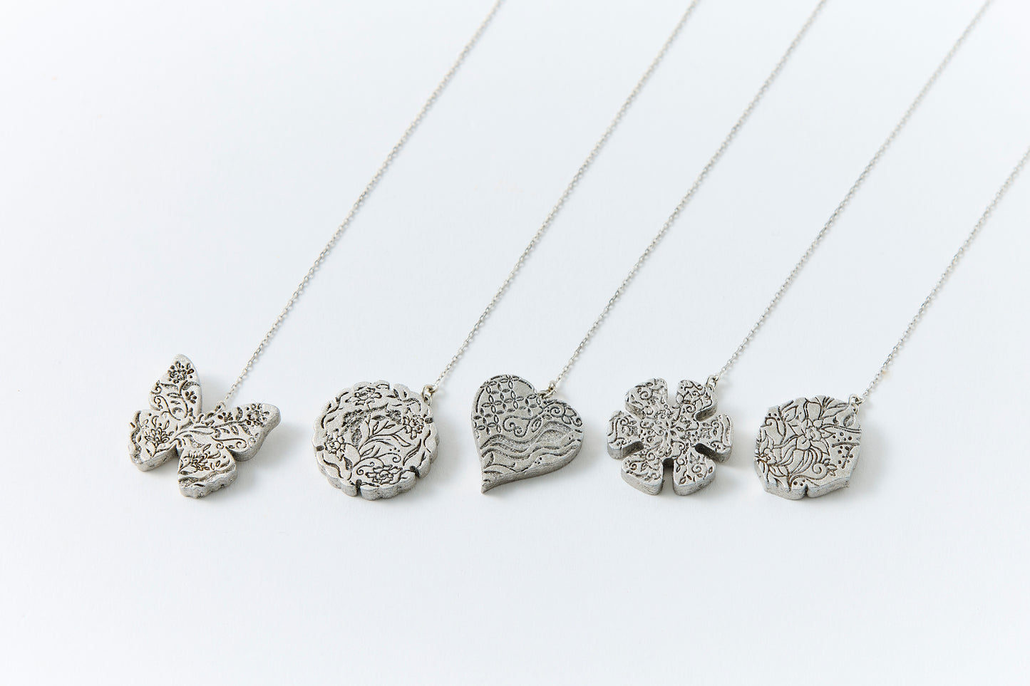 HAKUCESSORY Earrings Love Luck Platinum