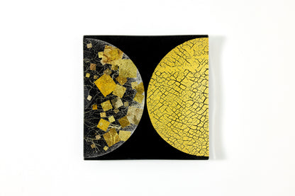 Facing Moons – Square Plate with Genuine Gold Crackle-Leaf – Black,15cm
