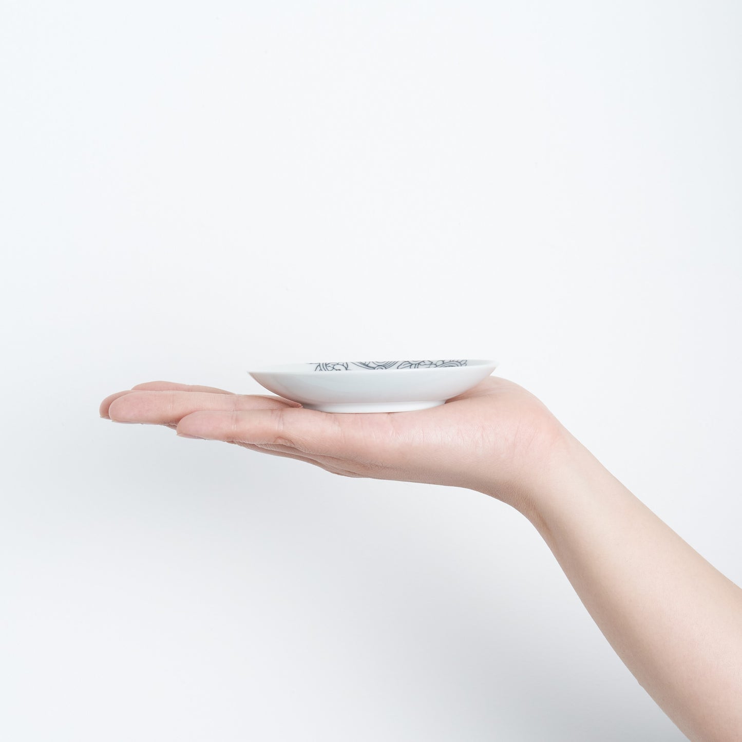 Five-Petal Karabana Motif Nabeshima Komon Small Plate Imari Porcelain