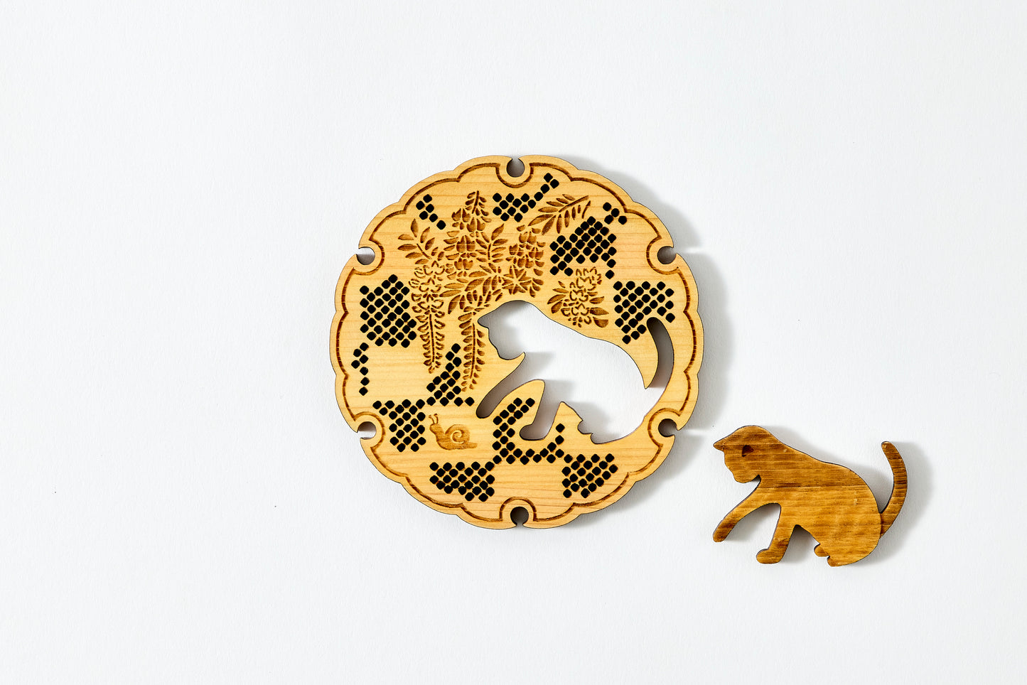 Tomogu – Snail and Siamese Cat