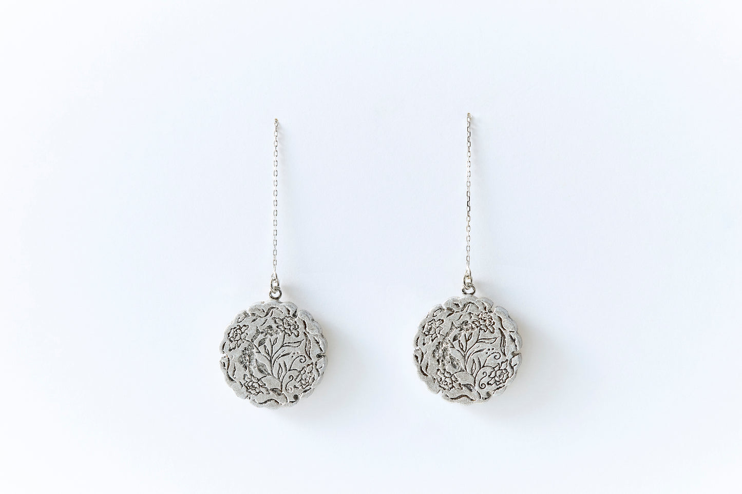 HAKUCESSORY Earrings Money Luck Platinum