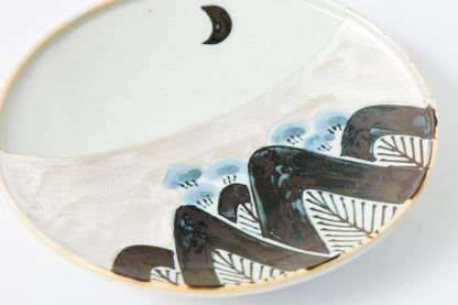 Silver-Accented Crescent Moon and Mountain 4-inch Plate Imari Porcelain