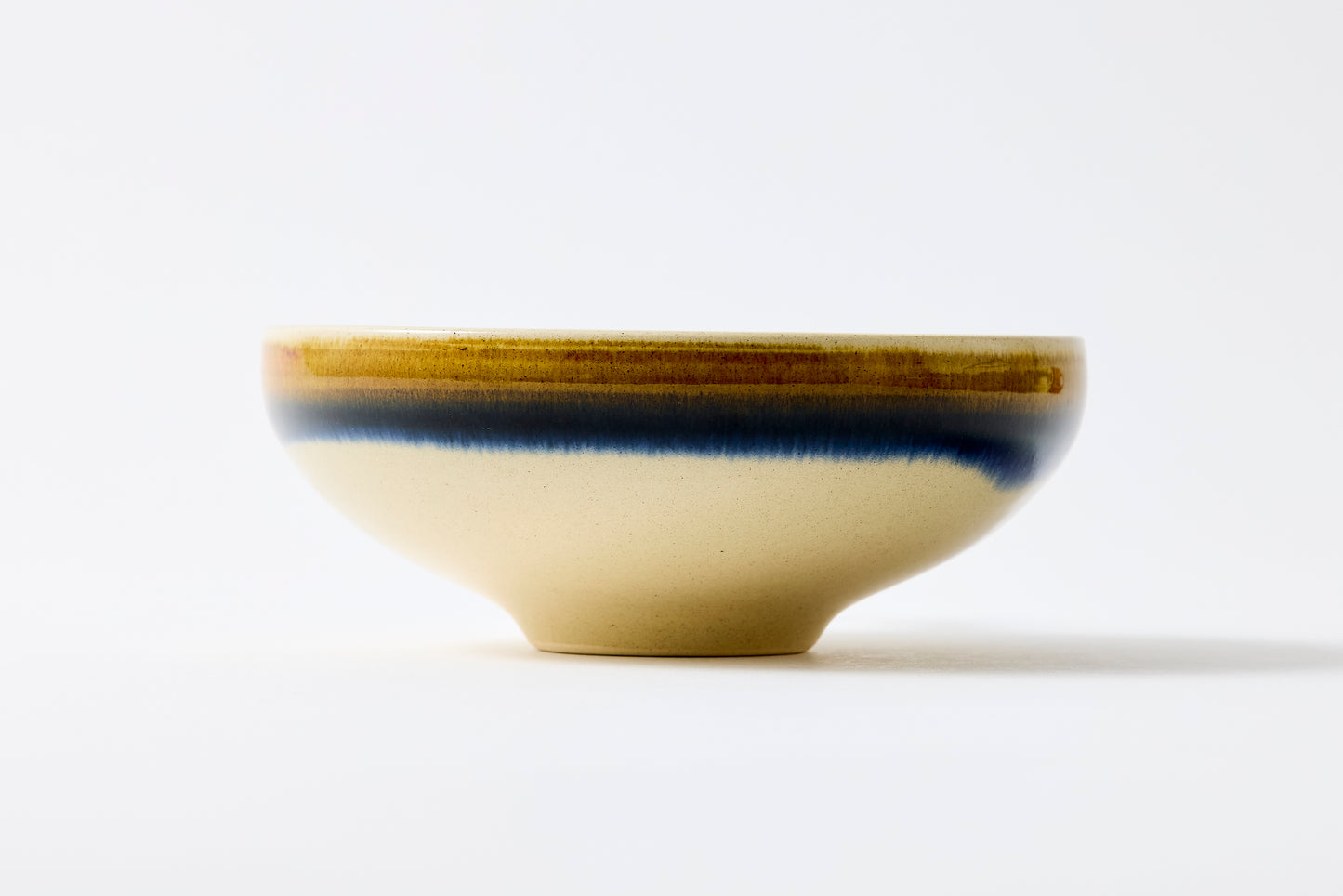 FD Two-Tone Wrapped Round Flat Bowl Hasami Porcelain