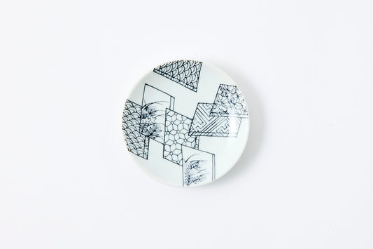 Ezoshi Motif Nabeshima Komon Small Plate Imari Porcelain