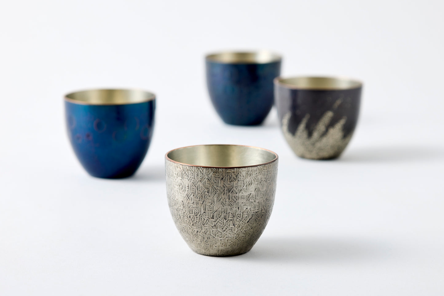 Sake Cup – Crossed Blades / Silver White