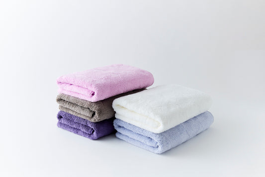 menca mature – Bath Towel