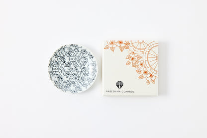 Tortoiseshell Pattern Nabeshima Komon Small Plate Imari Porcelain