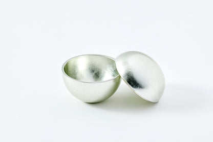 globe / silver leaf