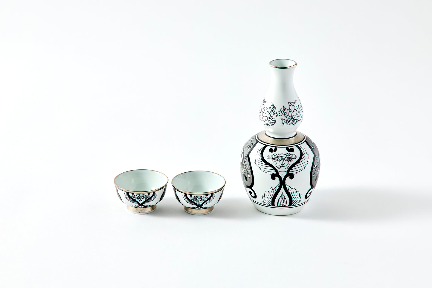 Tokkuri and Sake Cup Set 300ml - JS Ko-Imari Floral Pattern
