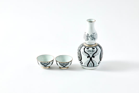 Tokkuri and Sake Cup Set 300ml - JS Ko-Imari Floral Pattern