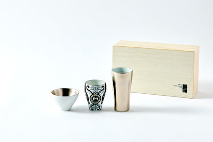 Japanese Sake Tasting Set with Cups - Platinum/JS Koimari Floral Pattern