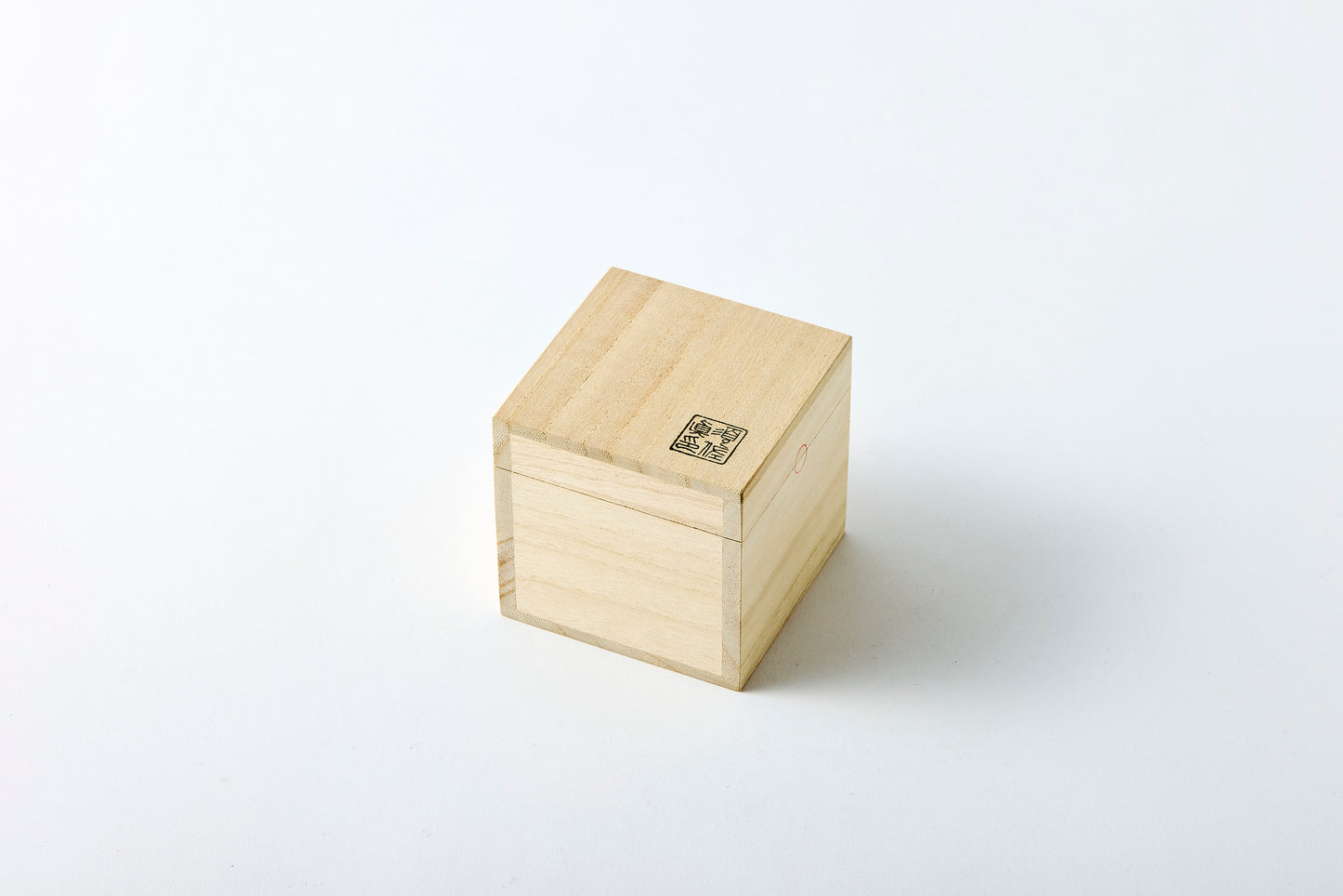 Sake Cup – Crossed Blades / Silver White
