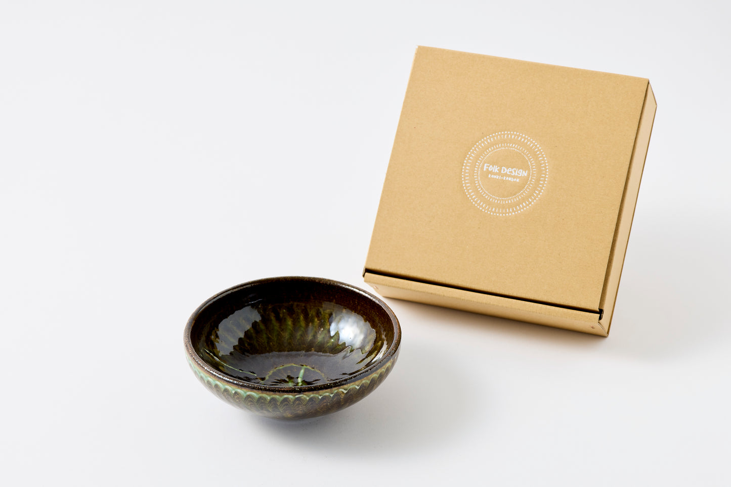 FD Green Glaze Bold Double Brush Stroke Round Flat Bowl Hasami Porcelain