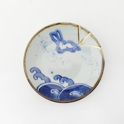 Gold Line Kosome Rabbit Small Plate Imari Porcelain