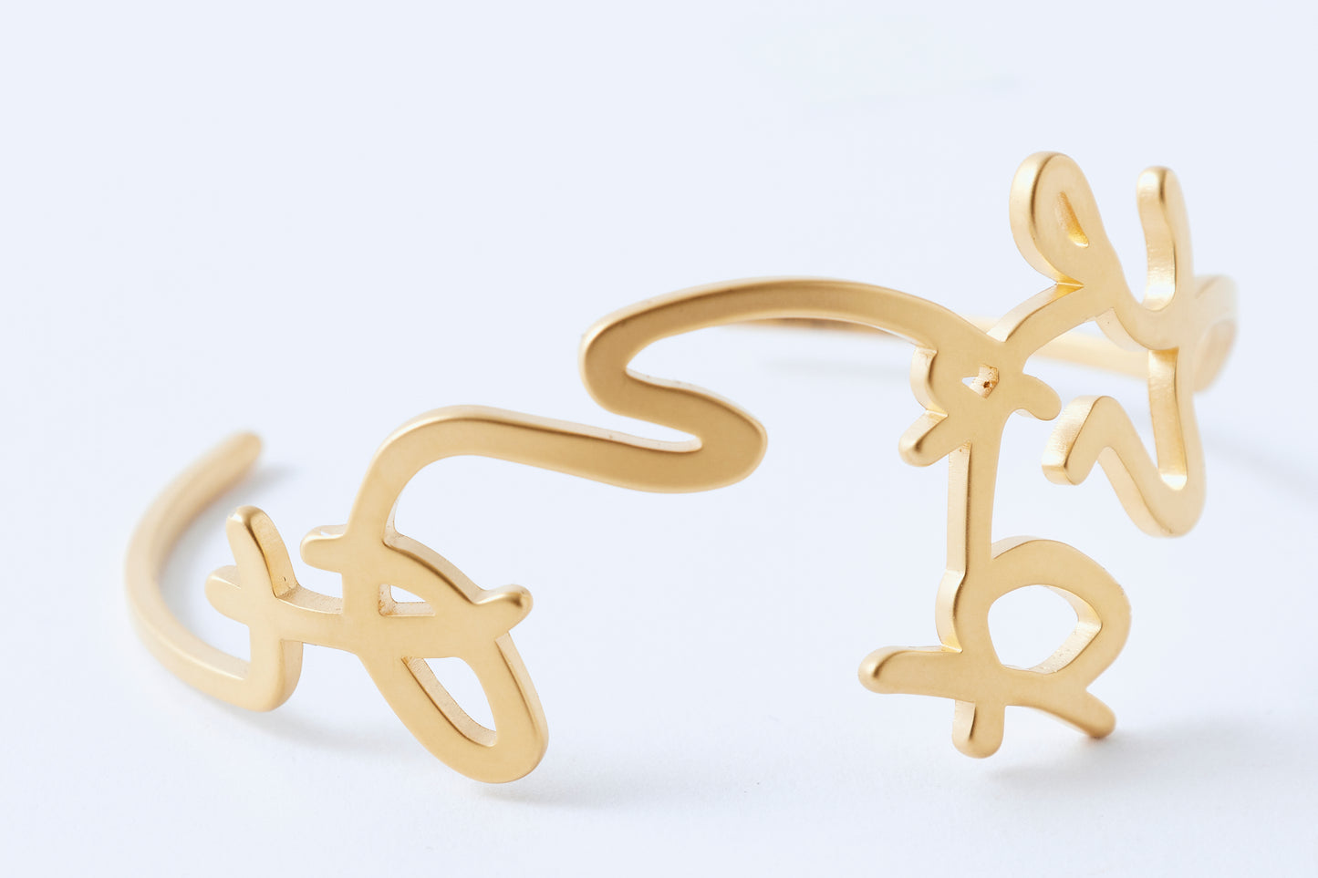 Arigatou Bangle Medium Gold