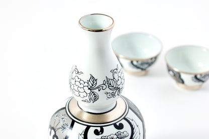 Tokkuri and Sake Cup Set 300ml - JS Ko-Imari Floral Pattern